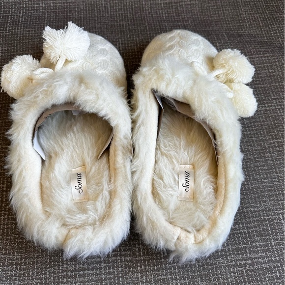 Soma Cream Sliopers faux fur knitted size 7/8 medium - Picture 2 of 6
